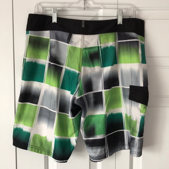 Valor Boardshorts - Picture 2 of 6